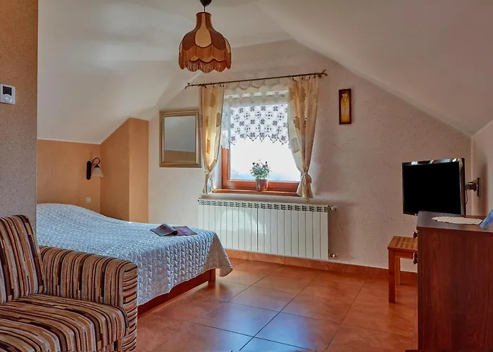 Osrodek Wypoczynkowy Nad Jeziorem 게스트하우스 3*